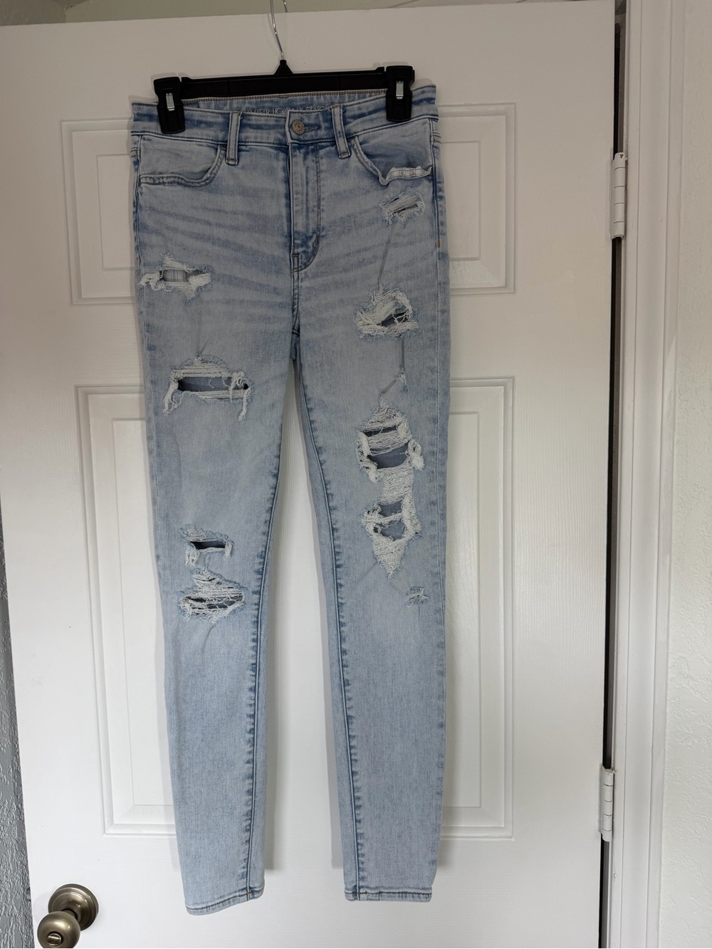 American Eagle Outfitters Light Blue Distressed Skinny Jeans